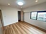 キッチン：洋室7帖・こちらもバルコニーに面した、明るいお部屋です♪