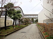 小学校「長野市立山王小学校まで860m」