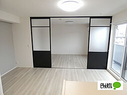 トリシア東口 203 2階1LDKのリビング/ダイニング