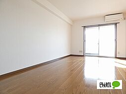 ラトナ東口ビル 4階2LDKのリビング/ダイニング