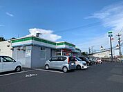 ファミリーマート 大明ヶ丘店 290m