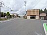 外観：前面道路含む外観