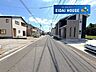 外観：前面道路含む外観