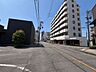 外観：前面道路含む現地写真
