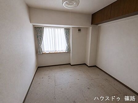 洋室5.8帖※現地の撮影写真を基に、CG加工編集を施しております。そのため、実際の様子とは異なる場合がございますので、ご了承ください。