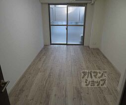 フラッティ衣笠 107 1階1Kのリビング/ダイニング