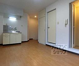 四条テラス 101 1階ワンルームのリビング/ダイニング