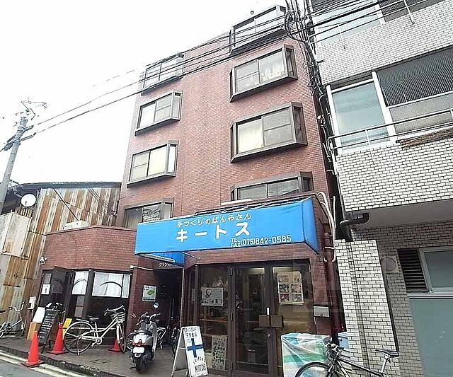 4 / 7