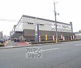 万代　五条西小路店まで190m 複合型スーパー