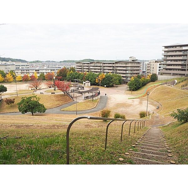 画像18:公園「中登美ケ丘近隣公園まで400ｍ」