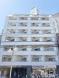 外観:忙しく過ぎゆく日常を置き去るほど、ゆったりした時間が流れる住環境。『快適』は「家」と「街」と「環境」が調和した時に訪れるのだと改めて感じさせてくれます。 外観:忙しく過ぎゆく日常を置き去るほど、ゆったりした時間が流れる住環境。『快適』は「家」と「街」と「環境」が調和した時に訪れるのだと改めて感じさせてくれます。