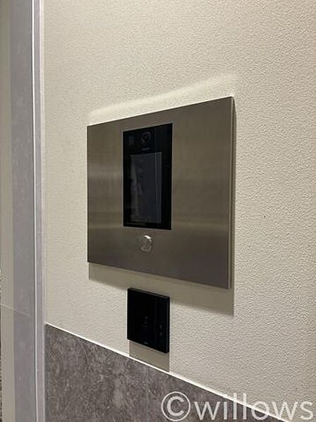 オートロックの有無は防犯性に大きな違いを生み出します。空き巣や不審者だけでなく、訪問販売などもシャットアウト出来ます。