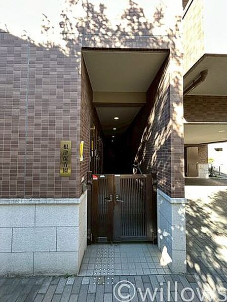 根津保育園 徒歩7分。 510m