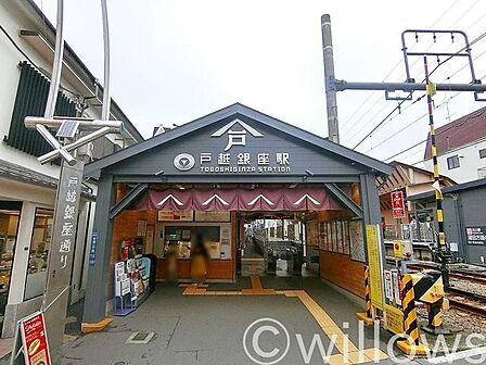 戸越銀座駅(東急 池上線) 徒歩3分。 210m
