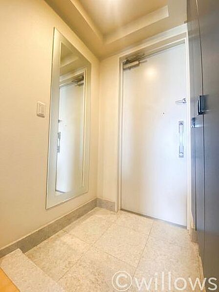 上質感漂う玄関です。ご家族の帰り、訪れる方を優しく迎える・安らぎに満ちた空間です。