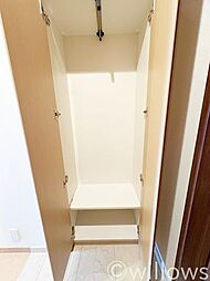クローゼット。多趣味の方でも満足のできる広さで、居住スペースを隅々利用可能。