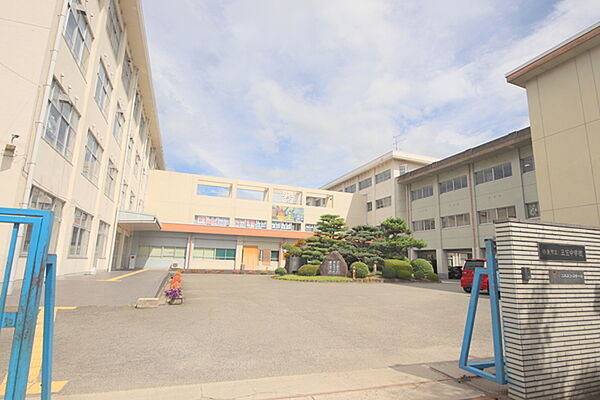 画像23:中学校「奈良市立三笠中学校まで895m」