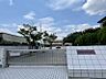 周辺：福田小学校まで徒歩約17分。約1300ｍ。「よく学び　豊かな心で　健やかに」　学校目標「目標に向かって頑張り　力を伸ばす子」児童数が多い小学校。部活動では6つの運動部と器楽部が活動。