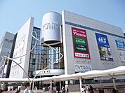 東急ツインズ 徒歩5分。ショッピングセンター 370m