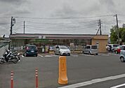 セブンイレブン 徒歩3分。コンビニ 240m