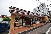 セブンイレブン大和東1丁目店 徒歩4分。コンビニ 300m
