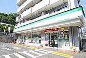 ファミリーマートコウヤ長津田町店 徒歩12分。 930m