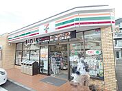 セブンイレブン横浜日吉本町駅前店 徒歩2分。 140m