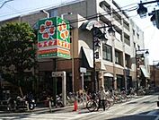 ライフ仲宿店 566m