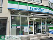 ファミリーマート 徒歩2分。コンビニ 140m