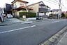 その他：道路まで距離のある旗竿地は静かな環境が魅力。