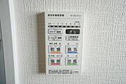 同仕様写真。浴室暖房乾燥機付き。天候に左右されず、いつでも好きなときに洗濯物を干せるので、仕事や家事で忙しい方に重宝します。