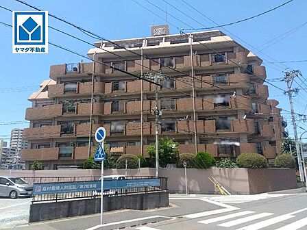 最寄りコンビニ歩4分、スーパー歩7分、ドラッグストア歩4分。お買い物も楽々な周辺環境^^