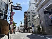本物件から徒歩約9分の初台商店街