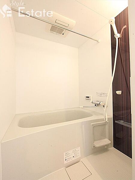 画像6:バスルーム　浴室乾燥暖房冷房付き