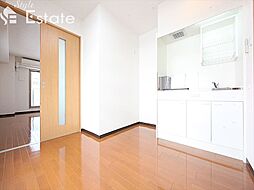 名古屋市営鶴舞線 伏見駅 徒歩5分の賃貸アパート 5階1DKのリビング/ダイニング