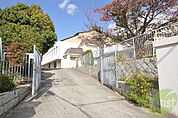 神戸市立飛松中学校 447m