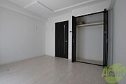 白が基調なお部屋でお部屋中が明るいですよ！！