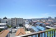 バルコニーからの眺めはこんな感じです見晴らし風通しグッドです