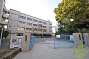 神戸市立垂水中学校 819m