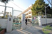 神戸市立高丸小学校 912m