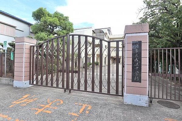 【中学校】八尾市立成法中学校まで540ｍ