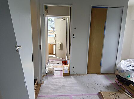 玄関、ホール(リノベーション工事中)