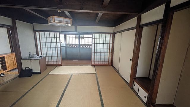 室内 田川市春日町4番20号