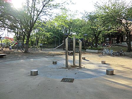 神大寺中央公園 450m