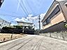 外観：前面道路は整備されており、落ち着いた住宅街に位置しています。【2026.5.12撮影】