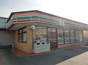 セブンイレブン浜松アリーナ前店 558m