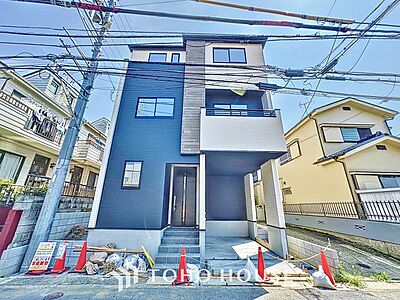 外観：「〜3階建て4LDK〜」17帖以上のLDK、豊富な収納、生活を彩る設備など、プラアスワンのポイントが詰まった邸宅です。。