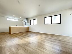 明るい癒しの空間　ゆとりの広さの快適戸建
