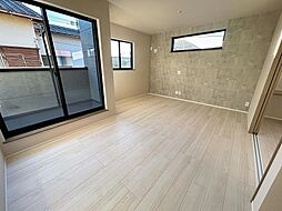 陽光に恵まれた2階リビング快適空間