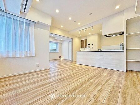 「利便性に優れた住環境。」小学校300ｍ、スーパー40ｍ、公園240ｍ。歩いて行ける距離にお買い物施設や教育施設が揃う街並み。子育て世帯も住みやすい、便利な住環境です。